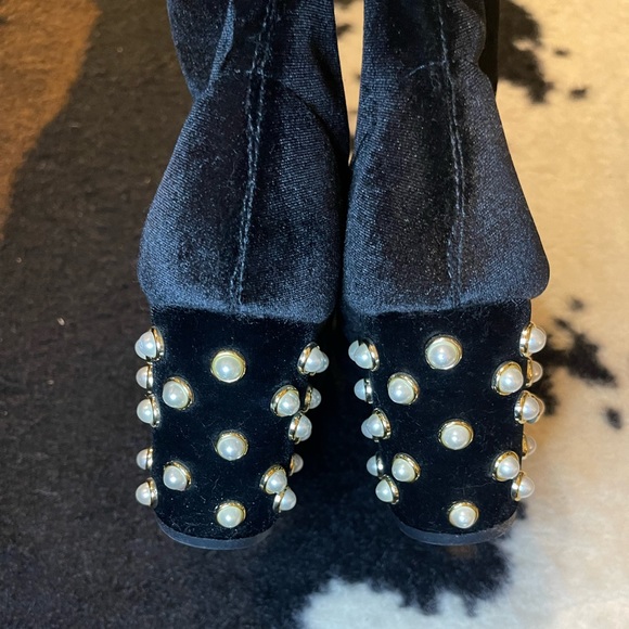 Pearl detail velvet ankle boot - Picture 6 of 6